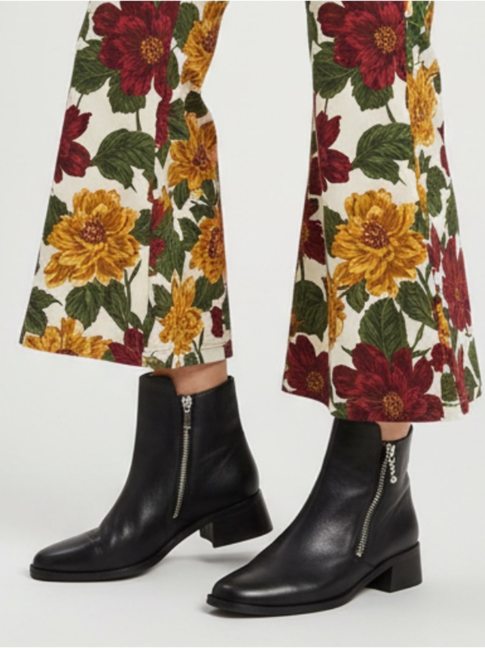 HUNT CLUB -Black leather Heeled Boots with Sleek Design